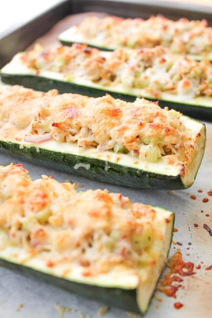 Low carb, healthy gluten free dinner recipe! These Roasted Zucchini Tuna Melts make for an easy, quick and delicious lunch/supper. Pair this recipe up with a salad and enjoy a complete clean eating meal. Are Tuna Zucchini, Zucchini Stuffed, Canned Tuna Recipes, Roasted Zucchini, Roast Zucchini, Tuna Melts, Delicious Lunch, Tuna Recipes, Low Carb Lunch