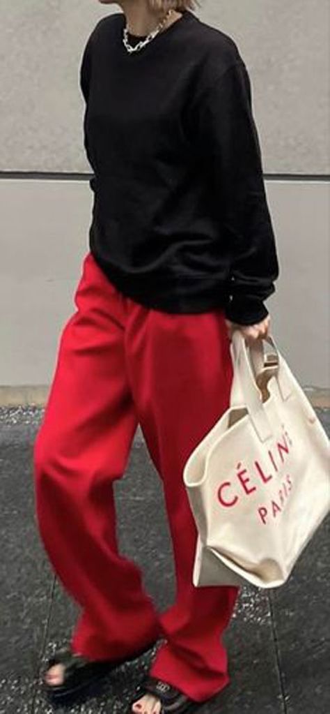 Red Pants Street Style, Celine 2023 Winter, 2023 Fall Street Style, 2023 Street Style Winter, Street Style Fall 2023, Autumn Street Style 2023, Fall 2023 Street Style, Fall Street Style 2023, Red Pants Outfit Street Style