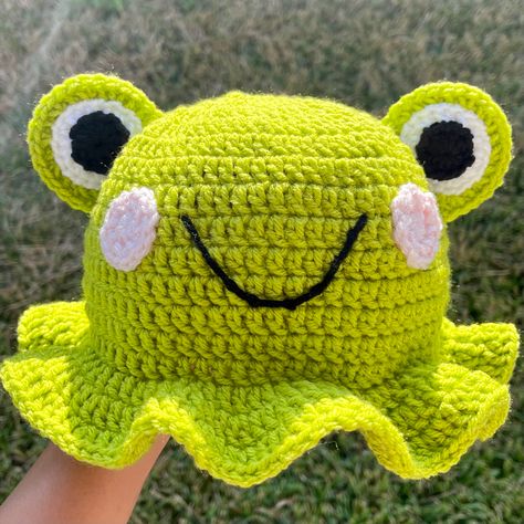 Keroppi Bucket Hat Crochet, Crochet Froggy Hat, Animal Bucket Hat Crochet, Cute Crochet Cap, Crochet Frog Hat Pattern Free, Frog Bucket Hat Crochet, Froggy Crochet, Froggy Hat, Crochet Caps