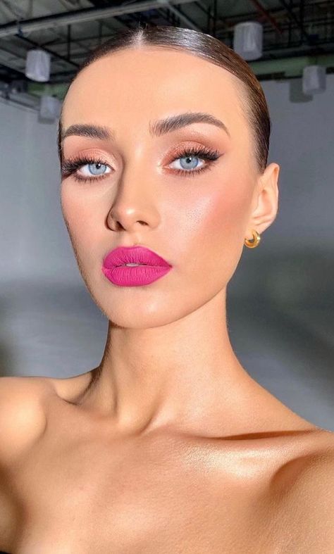 Pink Lipstick Makeup, Pink Lips Makeup, Colorful Eye Makeup, Makeup Eye Looks, Creative Makeup Looks, Models Makeup, Pink Lipstick, Instagram Beauty, Kiss Makeup