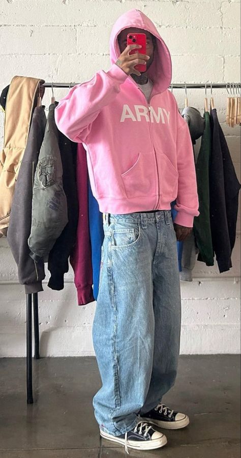 Pink Mens Outfits, Edgy Mens Outfits, Male Y2k Outfits, Pink Outfit Men, Vintage Streetwear Men, Baggie Jeans Outfit, Baggy Jeans Outfits, Vintage Style Men, 1990 Style