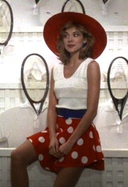 Kim Cattrall's 50's polka dots in Mannequin. The dress is cute ... but I love the tennis raquets! Pop Culture Fashion, Kim Cattrall, Samantha Jones, Mannequin Dress, Hollywood Boulevard, Canadian Actresses, Fashion Tv, Fashion 2020, Movie Scenes