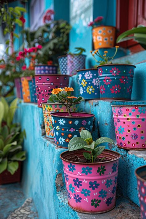 Mexican Backyard Ideas, Diy Painted Flower Pots Ideas, Pot Plant Painting Ideas, Colourful Garden Ideas, Painted Pots Diy Creative, Pots Painting Ideas, Painting Pots Ideas, Pot Painting Ideas Creative, Diy Yard Art Ideas