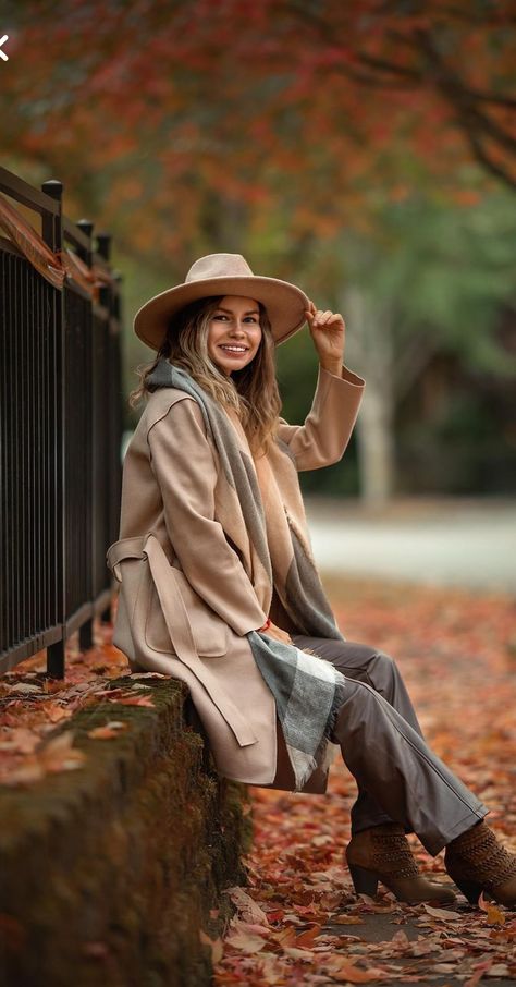 Autumn Photography Portrait, Autumn Photoshoot, Fall Portraits, Model Inspo, Outdoor Photoshoot, Fall Photoshoot, Classy Casual Outfits, Winter Mode, Autumn Cozy