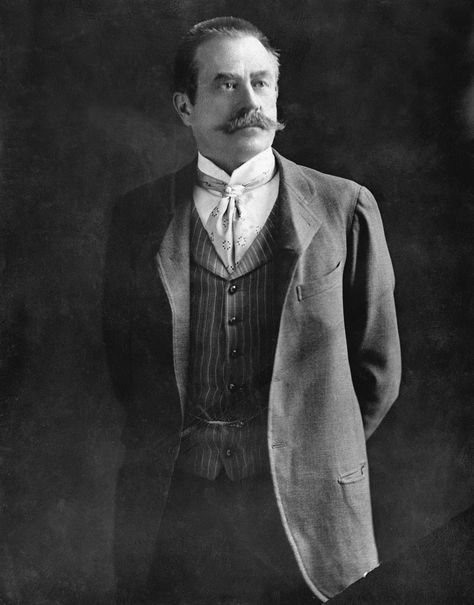 Suzannah Lessard’s 1996 profile of her great-grandfather Stanford White, the architect who designed Madison Square Garden and the Washington Square Arch and who was murdered in 1906. Society Pictures, Jealous Husband, Stanford White, Evelyn Nesbit, Rich And Famous, Famous Architects, Gibson Girl, Washington Square, Gilded Age