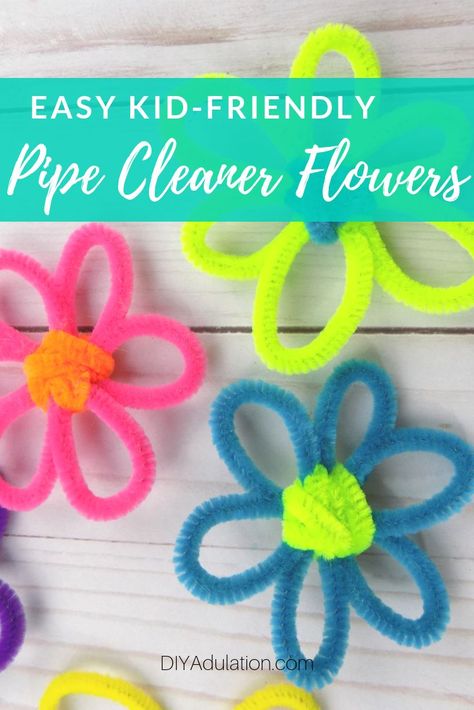 Easy Kid-Friendly Pipe Cleaner Flowers Craft | If you’re looking for a quick and easy craft on the fly for the kiddos, then you’ll love these easy kid-friendly pipe cleaner flowers! Simple Pipe Cleaner Flowers, Flowers From Pipe Cleaners, Pipe Cleaner Flowers Step By Step Easy, Flowers With Pipe Cleaners, Crafts With Pipe Cleaners, Pipe Cleaner Flowers Step By Step, Diy Paper Art, Clean Flowers, Pipe Cleaner Flowers