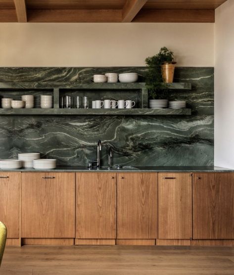 Studio Architecture, Apartment Kitchen, Green Marble, Green Kitchen, Home Design Decor, Architecture Interior Design, Kitchen Colors, Residential Design, Architecture Interior