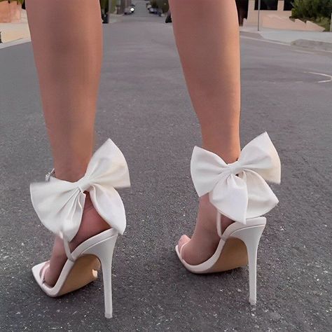 Wedding Shoes Bow, Ladies Pumps, Pretty Heels, Cute Birthday Outfits, Bow Pumps, Cute Nike Shoes, New 2023, Cute Nikes, Grad Dresses