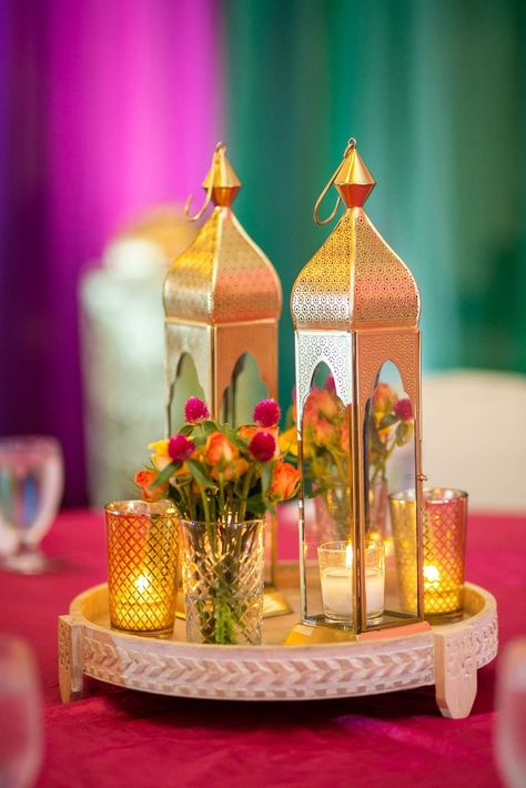 Moroccan Sangeet Decor, Indian Centerpieces Wedding, Punjabi Theme Table Decor, Marrakech Wedding Decor, Arabian Centerpieces, Sangeet Table Centerpieces, Mehendi Centerpieces, Sufi Theme Decor, Moroccan Centerpieces