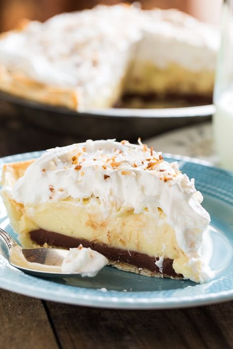 Black Bottom Coconut Cream Pie with a whipped cream topping and toasted coconut. Pina Colada Pie Recipe, Coconut Cream Pie Easy, Baked Pies, Coconut Cream Pie Recipes, Cooking Book, Coconut Pie, Cream Pie Recipes, Low Carb Dessert, Coconut Cream Pie