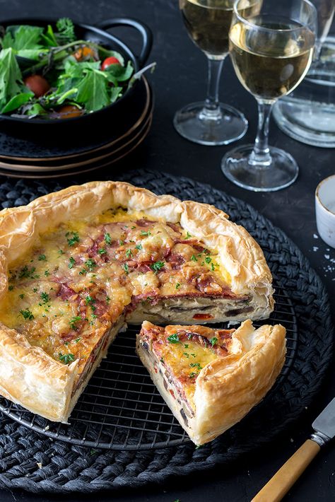 Pizza quiche…not surprisingly, this is a cross between pizza and quiche! Yum! Add a twist of your own by swapping out some of the ingredients for your favourite pizza toppings. • yourultimatemenu.com/pizza-quiche/ • #yourultimatemenu #mealprep #mealplan #weeknightdinner #easydinnerrecipes #nzrecipes #recipe #quiche #pizza #pizzaquiche #pastry #comfortfood Pizza Quiche, Vegetarian Quiche, Sliced Salami, Gluten Free Pastry, Quiche Recipe, Crustless Quiche, Frozen Puff Pastry, Quiche Recipes, Gifts For Coffee Lovers