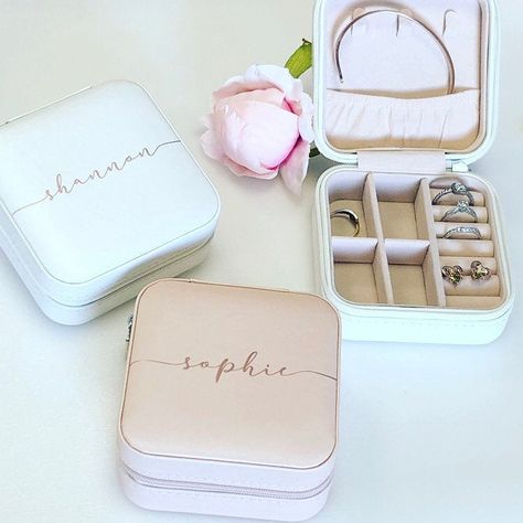 Personalised Travel Jewellery Box with names, name jewellery case, bridesmaid gift Travel Jewellery Box, St Valentine, Personalized Jewelry Box, Personalised Jewellery, Travel Jewelry Box, Groomsmen Gifts, Vinyl Ideas, Sunflower Wedding, Name Jewelry