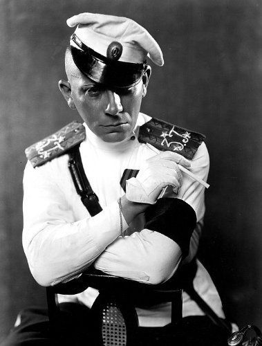 Erich VON STROHEIM (1885-1957) * AFI Top Actor nominee. Notable Films: Sunset Boulevard (1950); Foolish Wives (1922); The Wedding March (1928); ; Five Graves to Cairo (1943) - Photo: still from Foolish Wives (1922) Von Stroheim, Erich Von Stroheim, Silent Screen Stars, Dh Lawrence, Edna Mode, Silent Film Stars, Film Images, Film Inspiration, Silent Movie