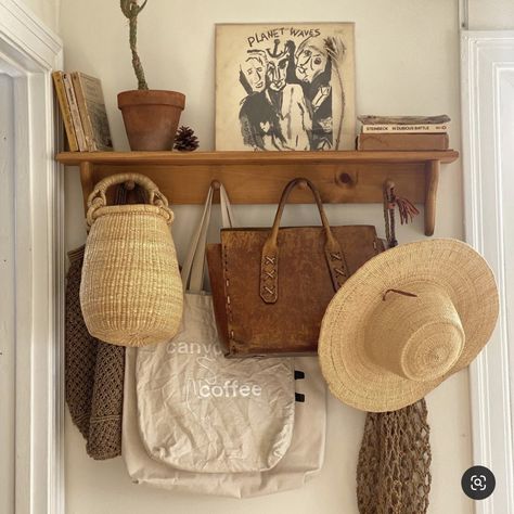 Vintage Thrifted Home Decor, Thrift Decor Ideas, Thrift Home Decor, Thrifted Apartment, Growing And Glowing, Thrifted Decor, Thrifted Home, Thrifted Home Decor, Canvas Bags