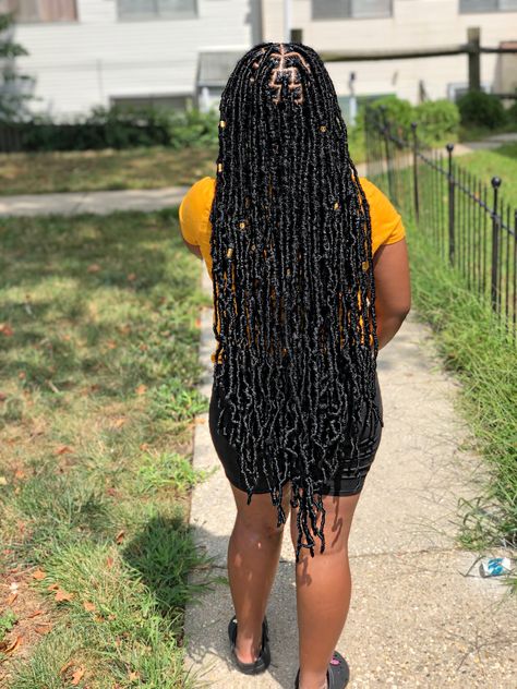 #softlocs #crochetlocs #dmvhairstylist #dmvstylist #dmvbraider Soft Locs Hairstyles, Hairstyles Retro, Hairstyles Professional, Hairstyles Weave, Soft Locs, Hairstyles Prom, Beautiful Black Hair, Hairstyles Bun, Faux Locs Hairstyles