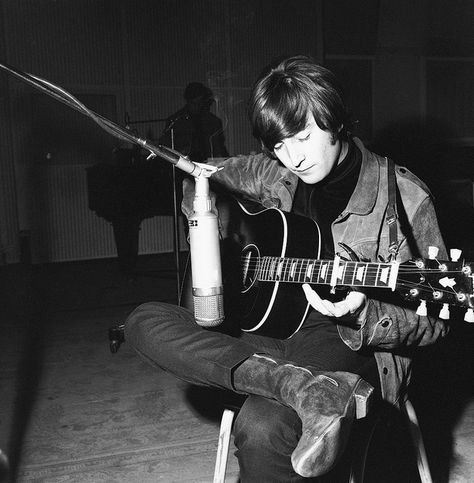 John! Beatles Guitar, John Lemon, Should Have Known Better, Rubber Soul, Beatles Photos, Beatles Pictures, Beatles John Lennon, Yoko Ono, Beatles John