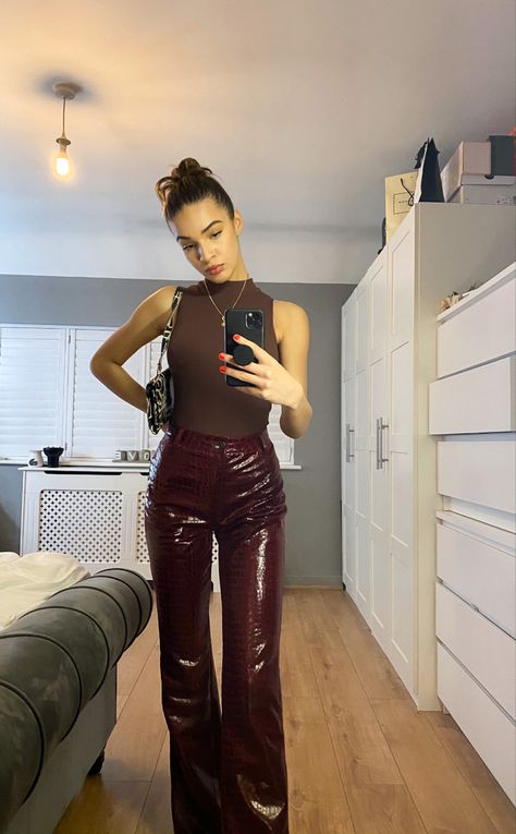 Red pants pleather leather shiny brown trousers outfit inspiration looks hair make up nails Snakeskin Leather Pants, Crocodile Pants Outfit, Deloitte Outfits, Snake Outfit Aesthetic, Snake Heels Outfit, Snake Skin Heels Outfit, Snake Skin Pants Outfit, Snakeskin Pants Outfit, Snakeskin Heels Outfit