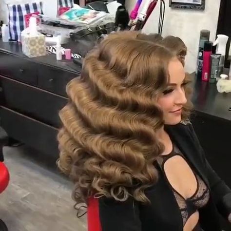 Middle Part Retro Waves, Finger Curls Long Hair, How To Do Vintage Waves, Vintage Waves Hair Tutorial, Vintage Waves Hair Long, Hollywood Waves With Bangs, Fingerwaves Long Hair, How To Do Hollywood Waves, Big Hollywood Waves