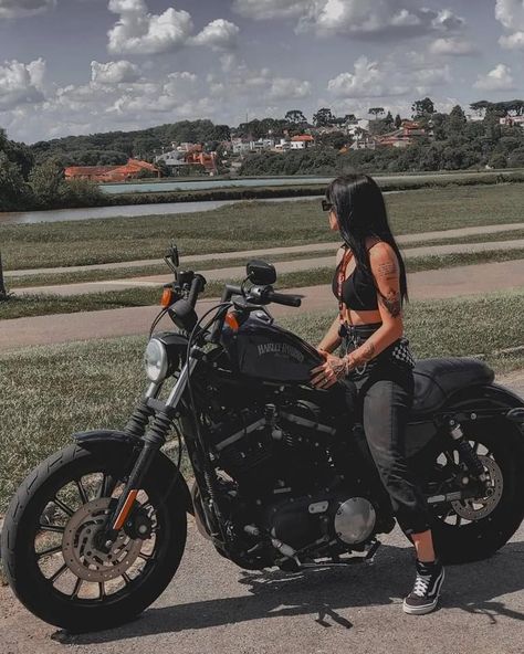 Kayla + Core + Aesthetic, Biker Girlfriend, Harley Women, Female Motorcycle Riders, Chopper Bobber, Pretty Bike, Custom Cycles, Lady Riders, Bobber Motorcycle