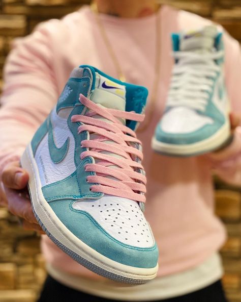 $H0.000.000€$ on Instagram: “It‘s all about the laces 🙌🏽 Jordan 1‘s turbo Green 🤪…” Turbo Green Jordan 1 Outfit, Green Jordan 1 Outfit, Jordan 1 Retro High Turbo Green, Jordan 1 Green, Best Nike Running Shoes, Jordans Sneakers Outfit, Green Jordans, Sneakers Outfit Casual, Jordan 1 Outfit