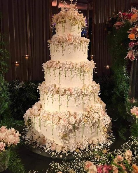 Wedding Cake Ideas Fairytale, Dreamy Wedding Cake, Wedding Cake Fairytale, Princess Wedding Aesthetic, Fairytale Quince, Fairytale Wedding Cake, Princess Quince, Wedding Core, Sanrio Food