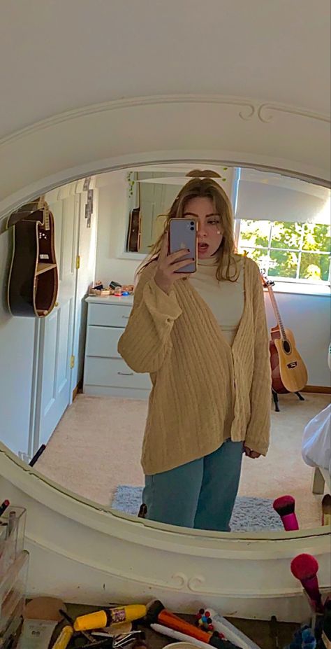 Big Cardigan Outfit Aesthetic, Trendy Oversized White Cardigan, Trendy Oversized Button-up Cardigan, Oversized Button-up Cardigan For Layering, Trendy Oversized Brown Cardigan, Big Cardigan, Mirror Selfie