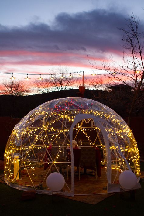 Dinner in an Igloo at Sedona Hilton | Hilton Sedona Resort At Bell Rock | Review of Hilton Sedona | MomJunky.com Igloo Date Night, Igloo Wedding, Igloo Decor, Igloo Dining, Sedona Resort, Garden Igloo, Christmas Party Snacks, Christmas Desserts Party, Visit Sedona