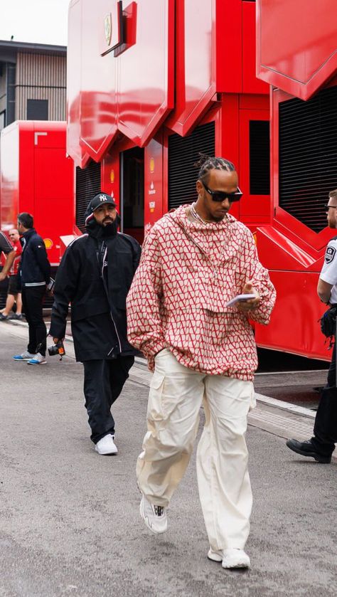 Hamilton Outfits, Sir Lewis Hamilton, Streetwear Inspiration, Media Day, Lewis Hamilton, Mens Streetwear, Style Board, Free Spirit, Mens Clothing Styles