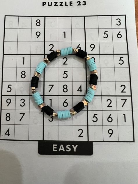 Clay Bead Bracelet Ideas Dark Colors, Clay Bead Bracket Idea, Black Clay Bracelet, Diy Friendship Bracelets Easy, Bead Bracelet Ideas, Make Clay Beads, Clay Bracelets, Clay Bead Necklace, Cute Friendship Bracelets