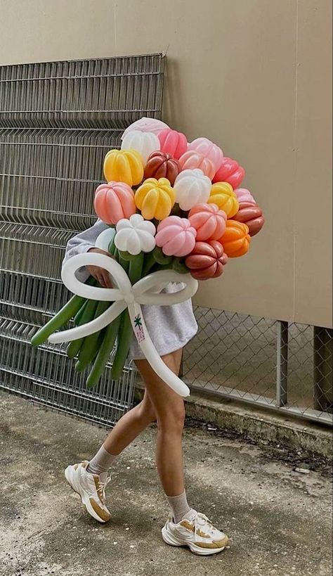 Tulip Balloon, Balloon Sculptures Diy, Birthday Gifts For Your Sister, Amazon Birthday Gifts, Balloon Flower Bouquet, Balloon Decorations Diy Tutorials, Balloon Business, Balloon Bouquet Diy, Diy Balloon Decorations