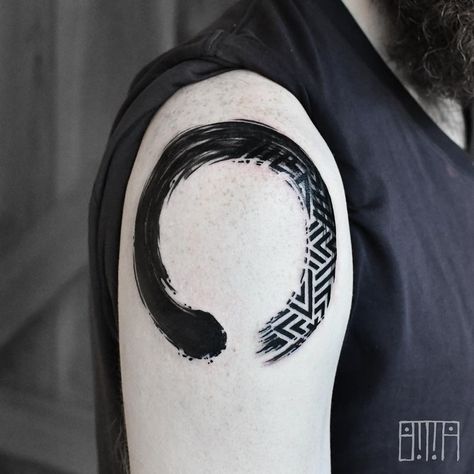 Geo-enso, a nod to the sublime, to freedom of mind and the creative spirit. May we grow ever-changing even if our path... Geometric Enso Tattoo, Enzo Tattoo, Man Tattoo Ideas, Enso Tattoo, Friends Tattoo, Back Tats, Uv Tattoo, Japanese Quotes, Tattoo Lettering Fonts