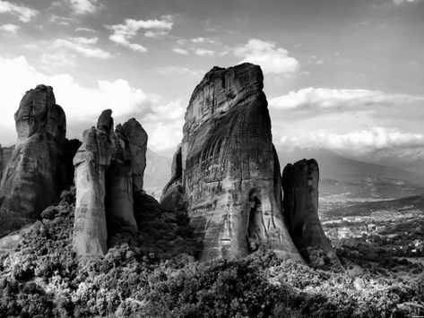 Ansel Adams was a photographer known for 8x10 large format imagiing. Famous Landscape Photographers, Ansel Adams Prints, Ansel Adams Photos, Straight Photography, Photography Contest, Bw Photography, Black And White Landscape, Famous Photographers, Photography Contests