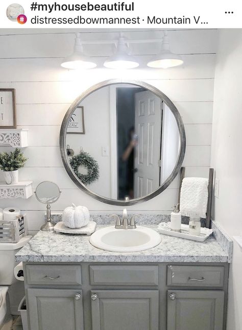 Painting A Vanity, White Tile Bathroom Walls, Gray Bathroom Ideas, Country Style Bathrooms, Light Walls, Grey And White Bathroom, Gray And White Bathroom, Gray Bathroom Decor, Silver Bathroom