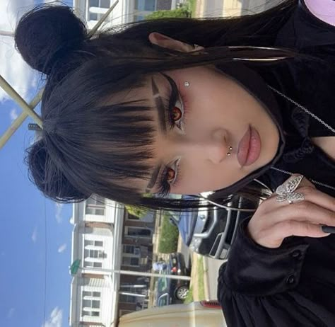 E Girl Hairstyles, Maquillage Goth, E Girl Makeup, Cute And Aesthetic, Rave Hair, Gothic Hairstyles, Fest Outfits, Hair Stylies, E Girl