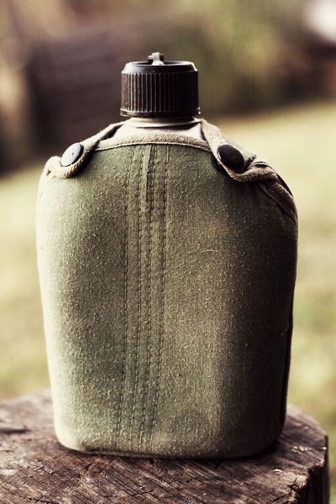 Lodge Bar, Canteen Bottle, Camping Things, Camping First Aid Kit, Water Canteen, Mess Kit, Mens Gadgets, Army Surplus, Bushcraft Camping