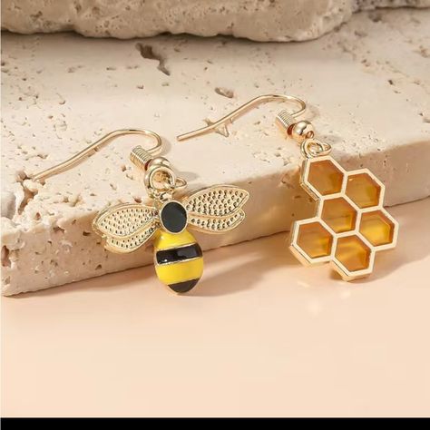 Nwt! Super Cute Hook Earrings! One Is A Bee And The Other Earring Is The Honey Comb. Black Heart Earrings, Abalone Earrings, Butterfly Earrings Gold, Bee Honeycomb, Natural Stone Earrings, Starfish Earrings, Gold Earrings For Women, Premier Designs Jewelry, Bee Earrings