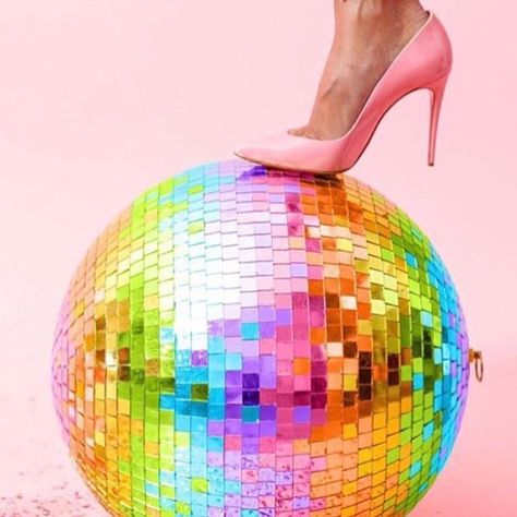 Good morning Saturday. Feeling fresh and ready to dance 💃💖 . . . . . . . . . . . #saturday #saturdaynight #london #dance #melbourne #ibiza… Kristina Webb, Glam Glow, Creation Photo, Electric Forest, Electric Daisy Carnival, Mirror Ball, Disco Balls, Disco Party, Over The Rainbow