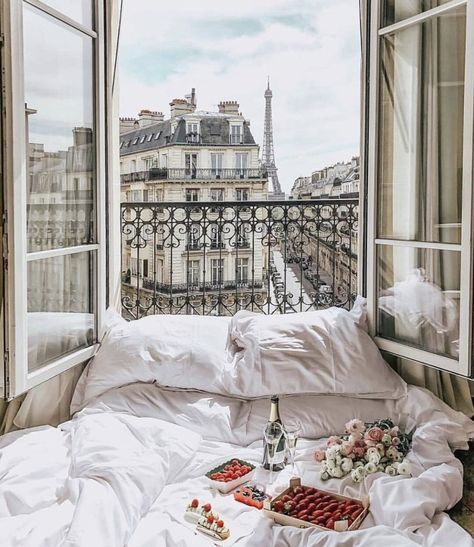 10 Chic Boutique Hotels in Paris, 2019 – the paris apartment Boutique Hotel Bedroom, Hotels Paris, Boutique Hotels Interiors, Hotel Style Bedroom, Hotel Lounge, Apartment Decoration, Best Boutique Hotels, Hotel Interior Design, Elegant Dining Room