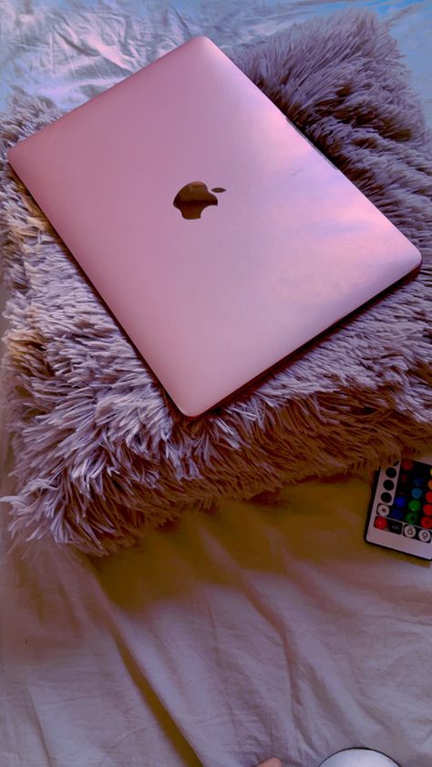 Pink Apple Laptop, Pink Macbook Aesthetic, Macbook Pink Aesthetic, Laptop Astethic, Laptops Aesthetic, Devices Aesthetic, Imac Laptop, Apple Notebook, Apple Laptop Macbook