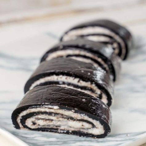 Oreo Sushi Roll, Oreo Sushi, Sweet Sushi, Brownie Vegan, Dessert Sushi, Graham Cracker Recipes, 3 Ingredient Desserts, Sushi Roll Recipes, Sushi Recipe