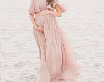 Pink Dress Maternity Pictures, Feminine Maternity Dress In Pink, Pink Maturnity Dress, Pink Dress Maternity Shoot, Pregnant Women Clothes, Maternity Photos Pink Dress, Flowy Maternity Dress, Bump Shoot, Maternity Photography Props