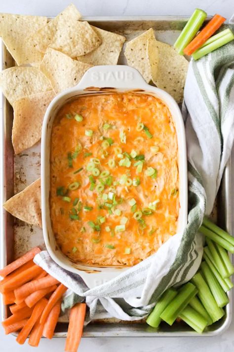 Healthy Buffalo Chicken Dip With Cottage Cheese Vegan Buffalo Chicken Dip, Vegan Buffalo Chicken, Healthy Buffalo Chicken Dip, Chicken Cottage, Cottage Cheese Dips, Buffalo Chicken Dip Recipe, Chicken Dip Recipe, Crockpot Recipes Healthy, Nutritional Snacks