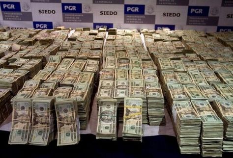 5 Million Dollars Cash.... :::sigh:::  hey we all need a dream!  ;-) Financial Manifestation, Stacks Of Money, Money Freedom, Attracting Money, One Million Dollars, Mo Money, Money Stacks, Gold Money, Money Pictures