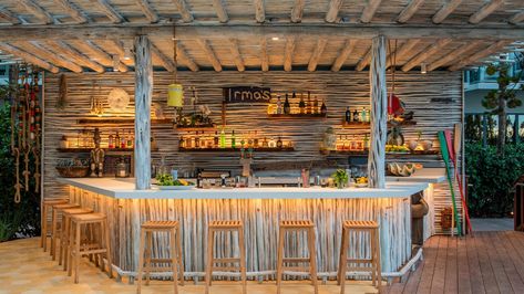 Beach Hut Cafe, Rustic Outdoor Bar, Building A Home Bar, Outdoor Tiki Bar, Rooftop Restaurant Design, Underground Bar, Outdoor Restaurant Design, Modern Home Bar, Beach Cafe