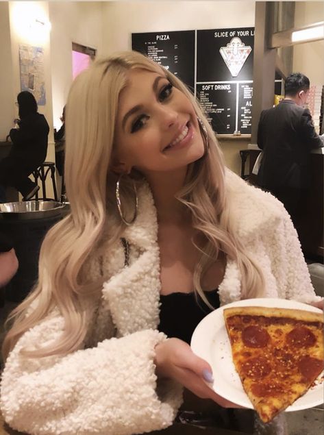 Loren Gray Old Pics, Loren Gray 2018, Loren Gray Snapchat, Hair Color Underneath, Celeb Fashion, Rich Girl Lifestyle, Girl Lifestyle, Forever Girl, Loren Gray