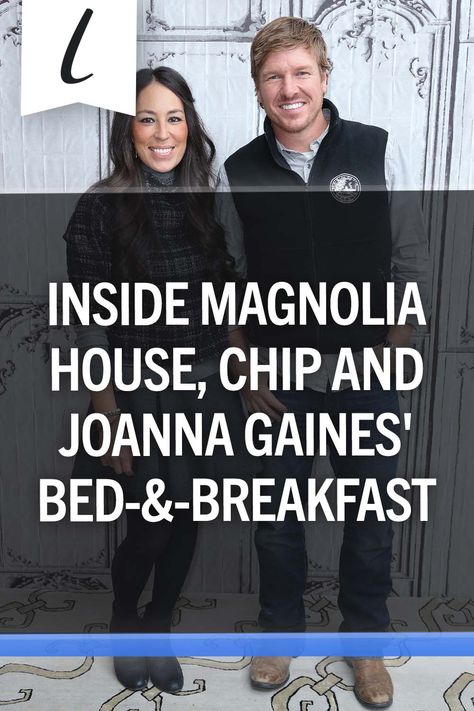 Step inside the enchanting world of Magnolia House, where the magic of Chip and Joanna Gaines' design expertise comes to life. 🌿This retreat in Waco, TX is the perfect blend of comfort and style!🛏️ Magnolia Homes Joanna Gaines, Magnolia Decor Ideas, Joanna Gaines Sisters, Chip And Joanna Gaines Home, Joanna Gaines Home, Joanna Gaines Bedroom, Joanna Gaines Design, Joanna Gaines House, Magnolia Furniture