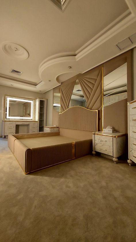 Pakistani Furniture Design Bedroom, Pakistani Bedroom, Couple Rooms, Worksheets Kindergarten, Bedroom Interior Design Luxury, Home Door Design, Modern Kitchen Cabinet Design, Luxury Bedroom Design, Bed Furniture Design