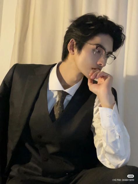 『 sᴀᴠᴇ = ғᴏʟʟᴏᴡ ♡ 』 Ceo Male, Asian Male Fashion, Ceo Boy, Boys Glasses, Gentleman Aesthetic, Asian Short Hair, Handsome Asian Men, Chinese Man, Cute Asian Guys