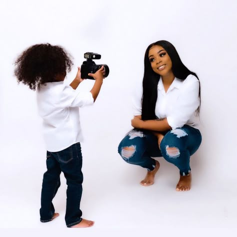 Black Mom And Son Photo Ideas, Mommy Son Pictures Photo Ideas, Mommy And Son Photo Shoot Black, Mommy Son Photoshoot, Boy Mom Pictures, Mother Son Matching Outfits, Mommy Pictures, Mommy Son Pictures, Mommy Daughter Photography