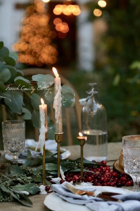 Holiday Dining Room, Romantic Table Setting, French Country Christmas, Romantic Table, French Christmas, Simple Centerpieces, Cottage Christmas, Farmhouse Holiday, Holiday Dining